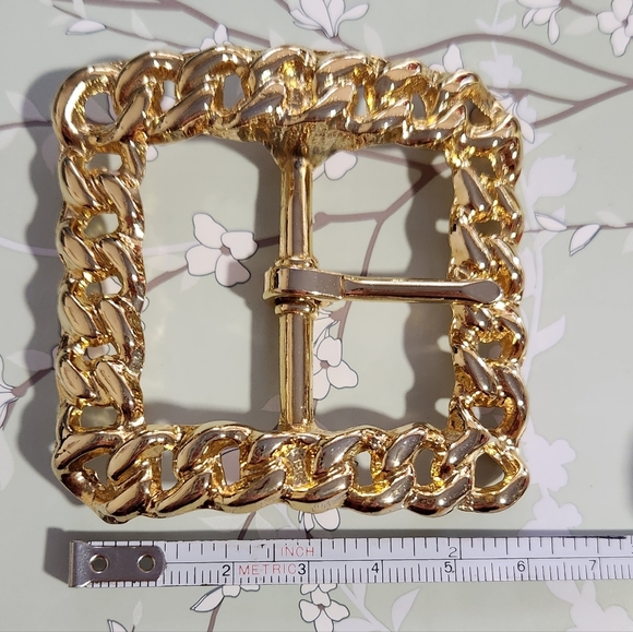 Shiny Gold Rounded Chain Link Belt Buckle - Picture 5 of 8